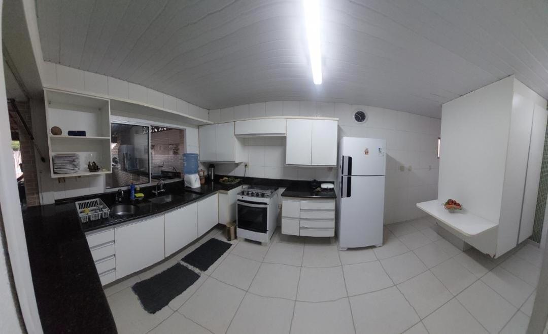 Em A 5 Min Da De Peracanga E Bacutia - Litoral Sul Quarto em Acomodações Particulares *